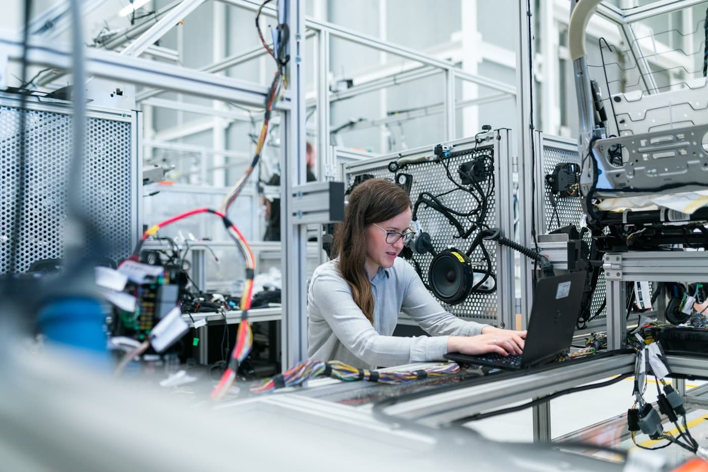 Operación industrial monitoreada con datos en tiempo real.